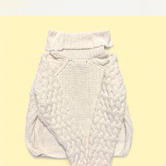 Kendall & Kylie Cream Textured Turtleneck Sweater - Picture 3 of 5